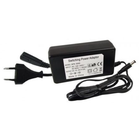 Dugaszos 230 V / 12 V-os 5A terhelhetőségű asztali tápegység