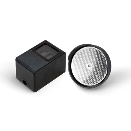 CARDIN CDR REFLEX prizmás infrasorompó, 10m, felületre szerelhető, vízálló műanyag ház, állítható lencsék,+ -20 fokkal