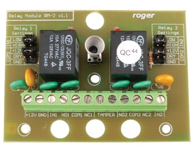 Roger RM2 2 relét tartalmazó kimeneti/bemeneti modul a PRT szériás standalone olvasókhoz